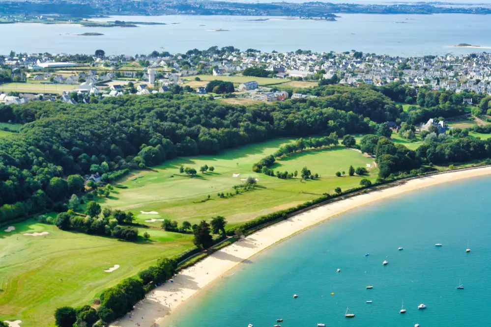 Un golf à la plage