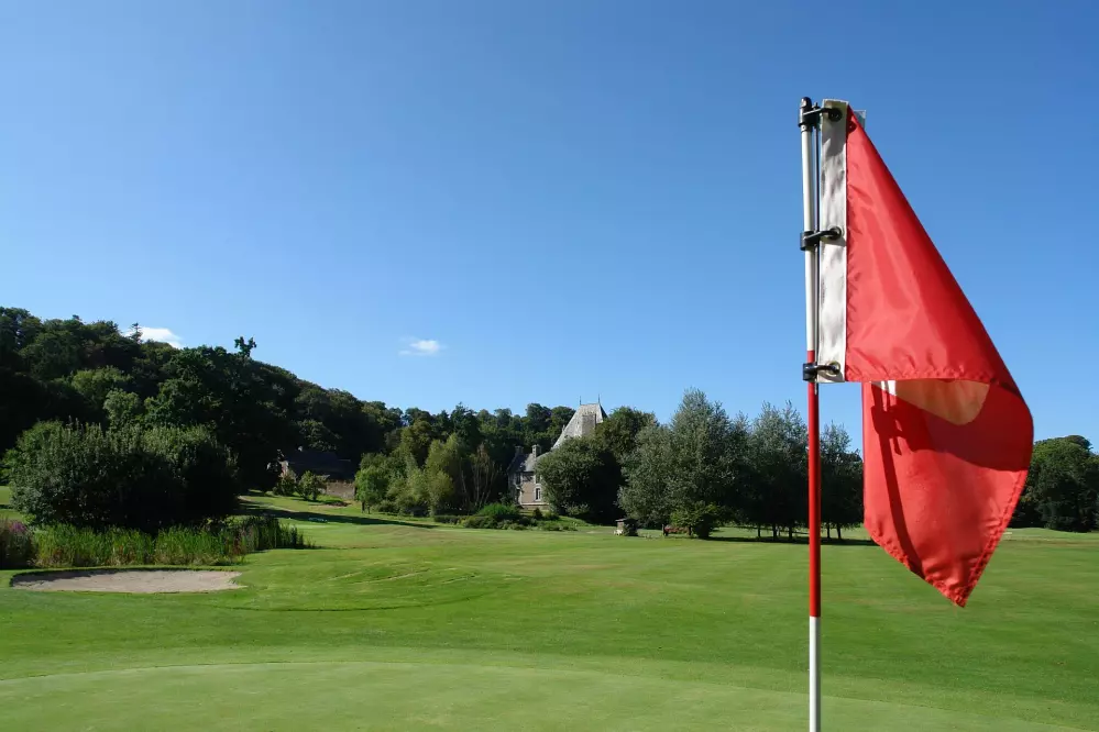 Le green du trou n°1 et le Château 