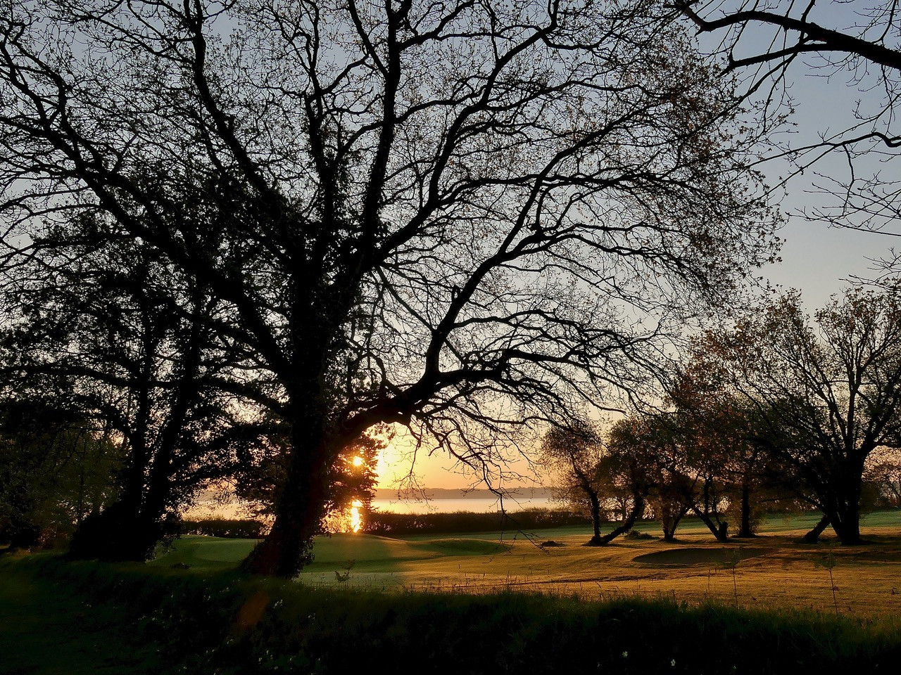 Lever de soleil sur le Golf de la Baie de Morlaix