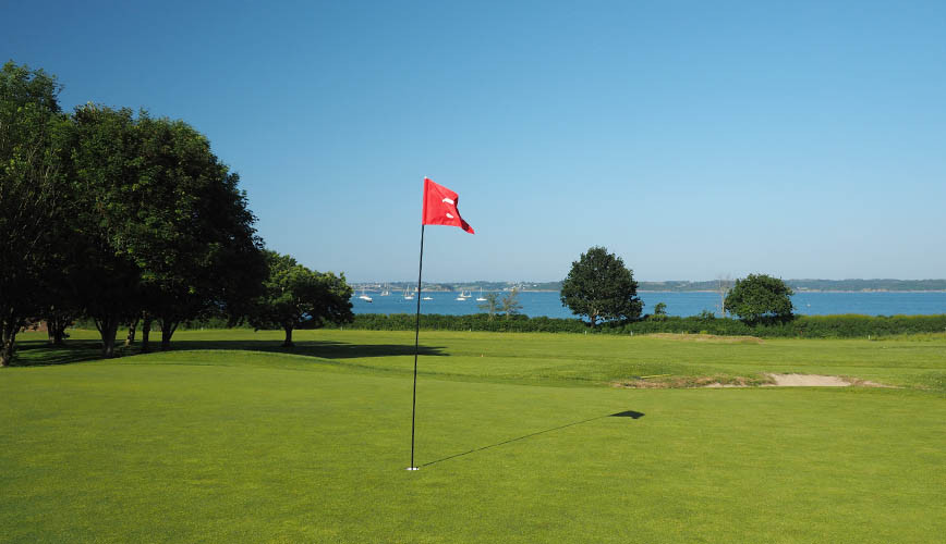 Le golf face à la baie 