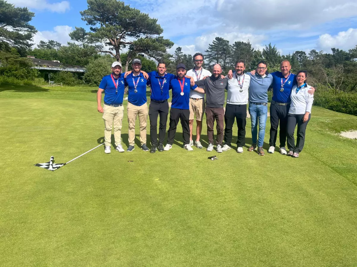 L'équipe homme du Golf de la Baie de Morlaix et son pro Pierre yves Nedellec